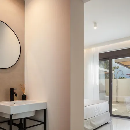 Venetiko - Refined Minimalist With Sunset Bliss By Etouri La Canée