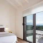 Venetiko - Refined Minimalist With Sunset Bliss By Etouri Willa