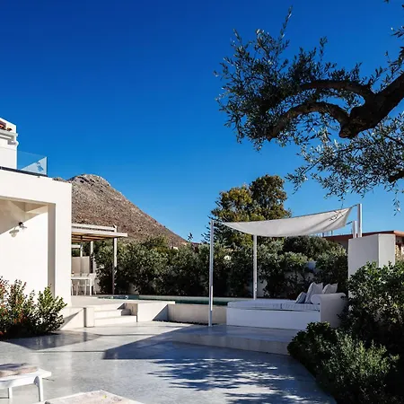 Villa Venetiko - Refined Minimalist With Sunset Bliss By Etouri La Canea