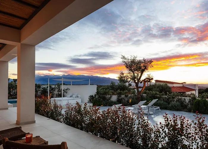 Venetiko - Refined Minimalist With Sunset Bliss By Etouri Χανιά