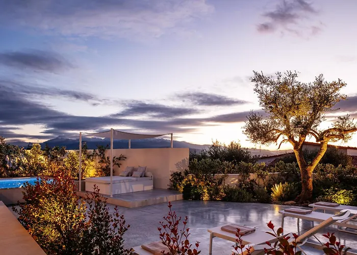 Villa Venetiko - Refined Minimalist With Sunset Bliss By Etouri