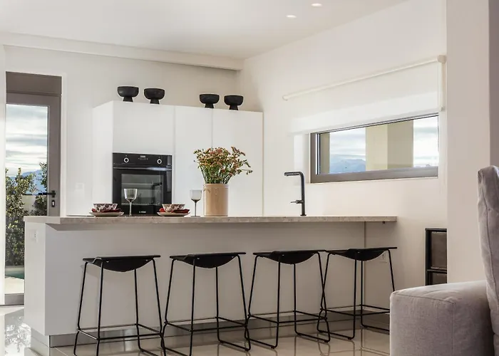 Venetiko - Refined Minimalist With Sunset Bliss By Etouri Χανιά